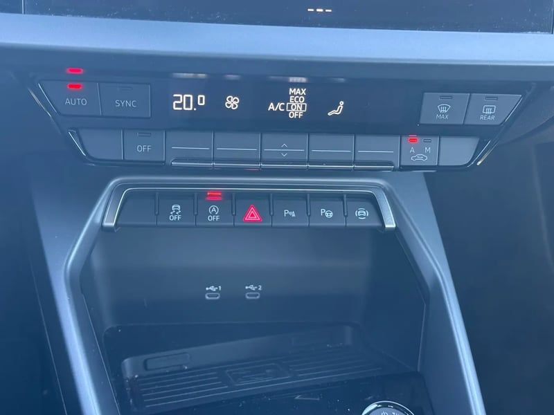 Photo de la voiture AUDI A3 SPORTBACK TFSI Mild Hybrid 116 S tronic 7 Design