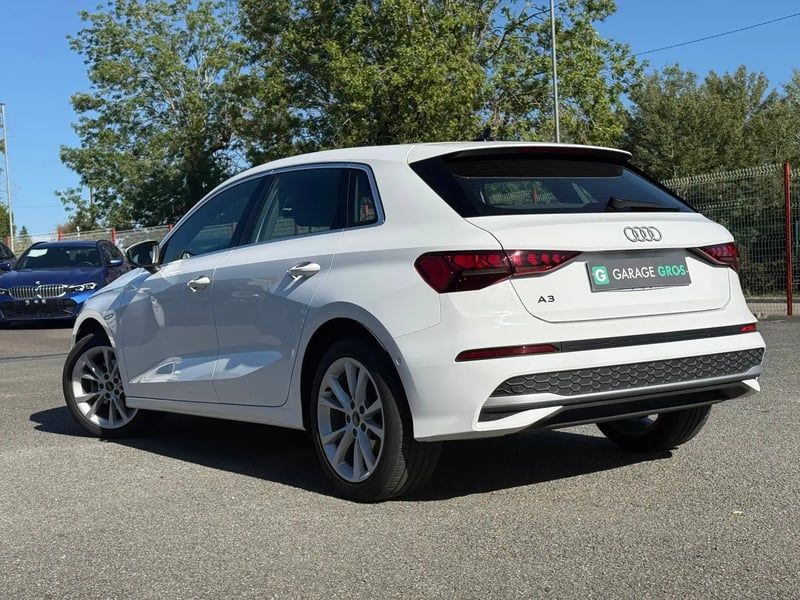Photo de la voiture AUDI A3 SPORTBACK TFSI Mild Hybrid 116 S tronic 7 Design