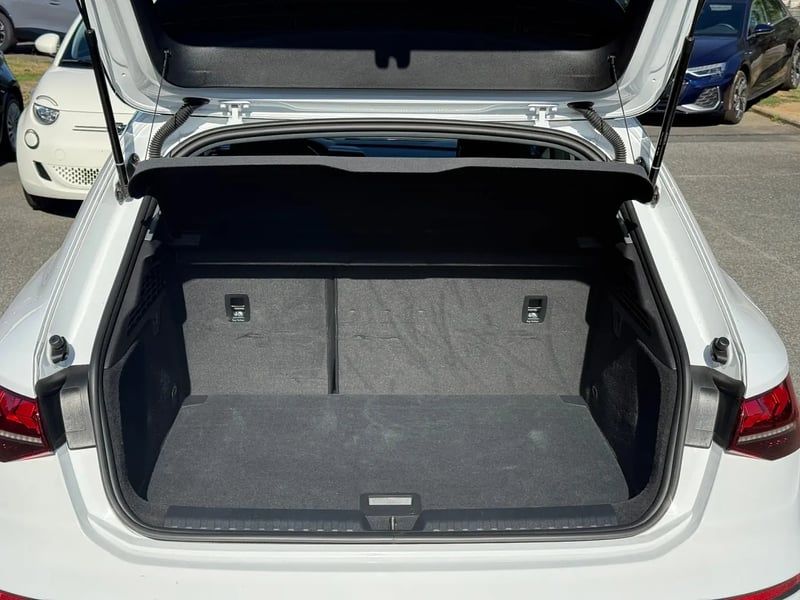 Photo de la voiture AUDI A3 SPORTBACK TFSI Mild Hybrid 116 S tronic 7 Design