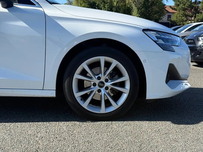 Photo de la voiture AUDI A3 SPORTBACK TFSI Mild Hybrid 116 S tronic 7 Design