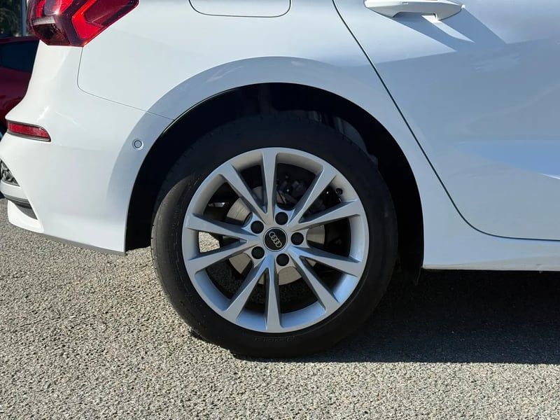 Photo de la voiture AUDI A3 SPORTBACK TFSI Mild Hybrid 116 S tronic 7 Design