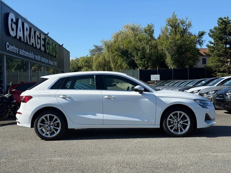 Photo de la voiture AUDI A3 SPORTBACK TFSI Mild Hybrid 116 S tronic 7 Design