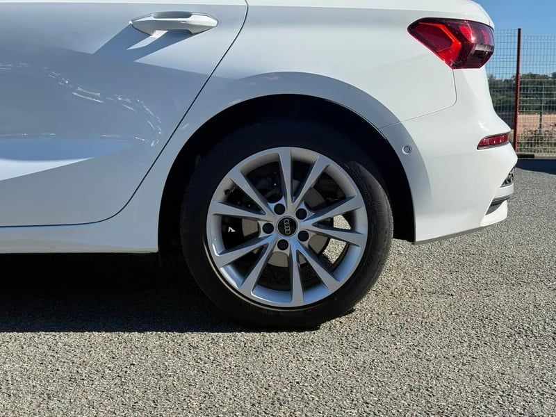 Photo de la voiture AUDI A3 SPORTBACK TFSI Mild Hybrid 116 S tronic 7 Design