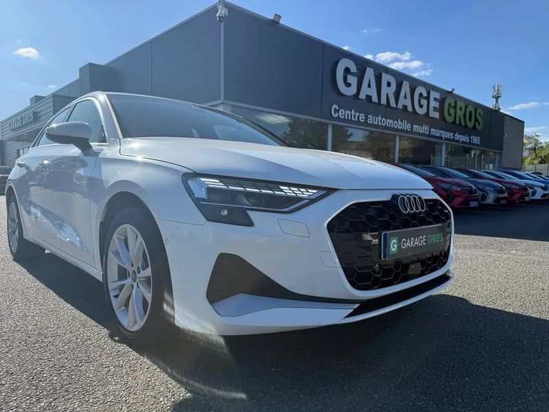 Photo de la voiture AUDI A3 SPORTBACK TFSI Mild Hybrid 116 S tronic 7 Design