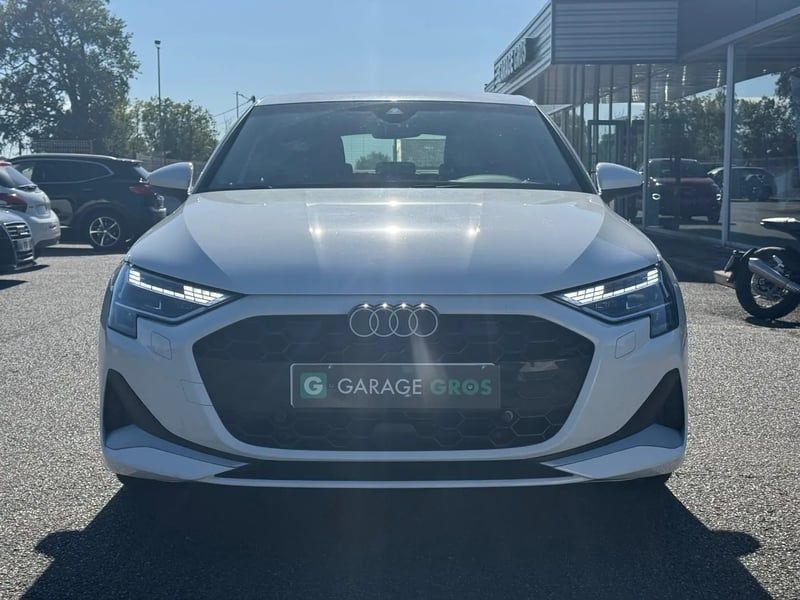 Photo de la voiture AUDI A3 SPORTBACK TFSI Mild Hybrid 116 S tronic 7 Design