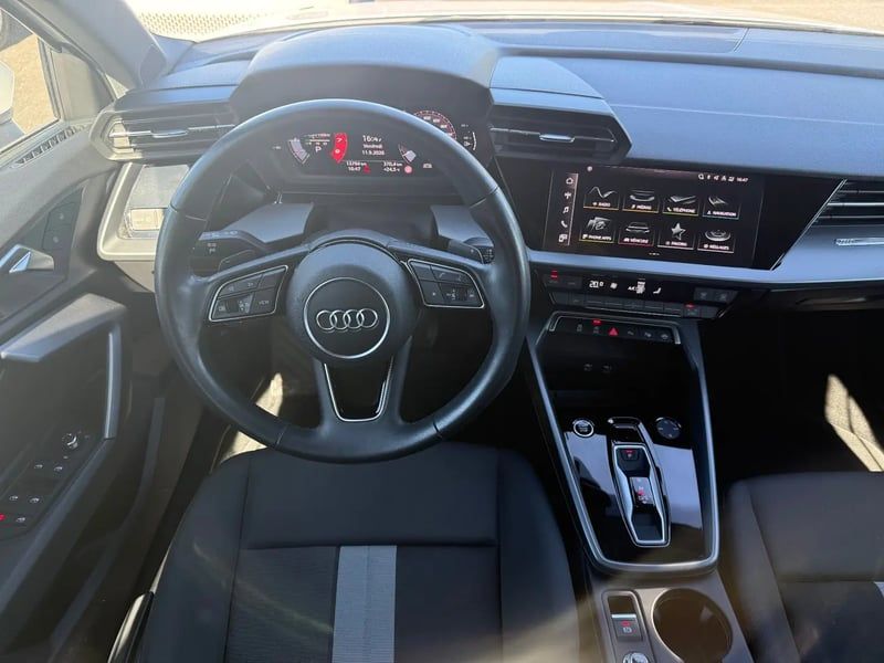 Photo de la voiture AUDI A3 SPORTBACK TFSI Mild Hybrid 116 S tronic 7 Design