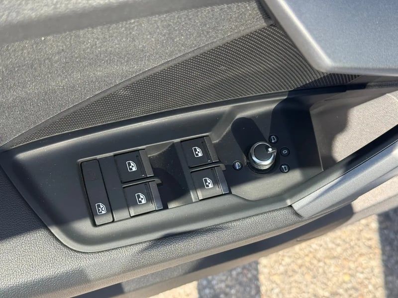 Photo de la voiture AUDI A3 SPORTBACK TFSI Mild Hybrid 116 S tronic 7 Design