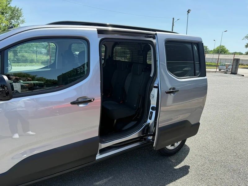Photo de la voiture PEUGEOT RIFTER Standard BlueHDi 130 S&S EAT8 Allure