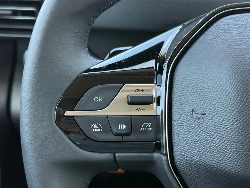 Photo de la voiture PEUGEOT RIFTER Standard BlueHDi 130 S&S EAT8 Allure