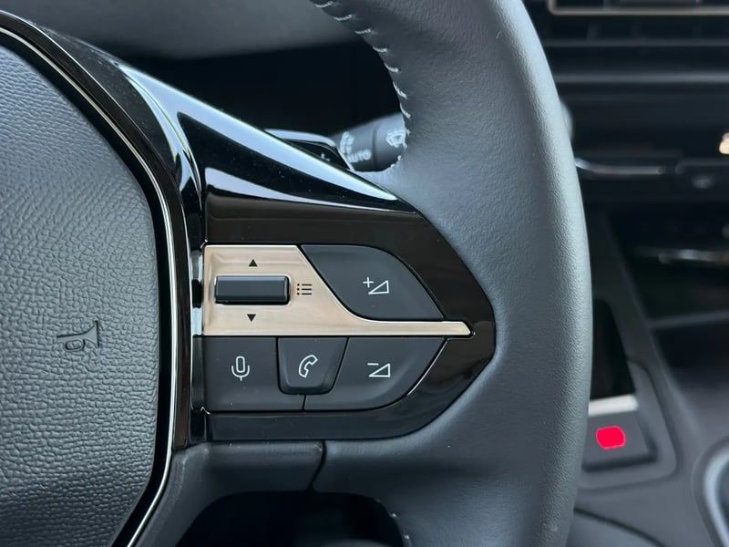 Photo de la voiture PEUGEOT RIFTER Standard BlueHDi 130 S&S EAT8 Allure