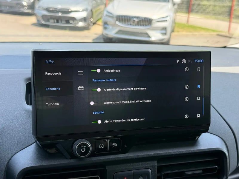 Photo de la voiture PEUGEOT RIFTER Standard BlueHDi 130 S&S EAT8 Allure