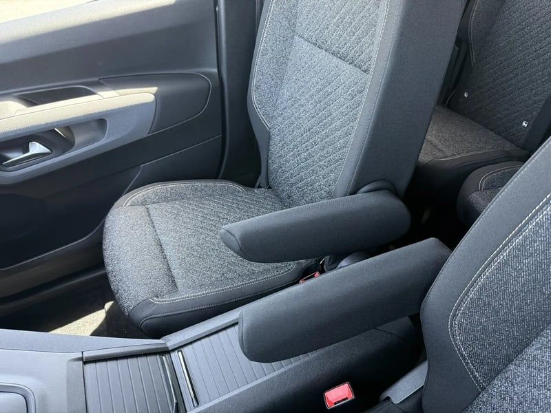 Photo de la voiture PEUGEOT RIFTER Standard BlueHDi 130 S&S EAT8 Allure