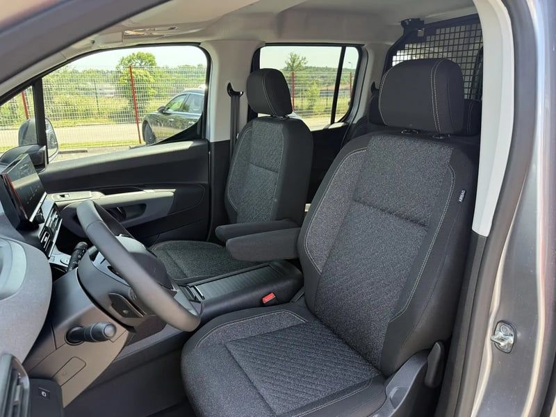 Photo de la voiture PEUGEOT RIFTER Standard BlueHDi 130 S&S EAT8 Allure