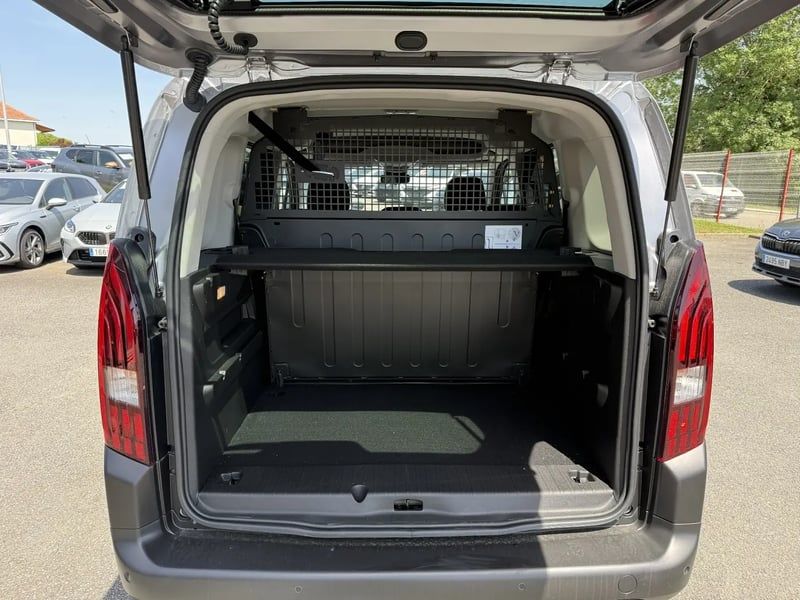 Photo de la voiture PEUGEOT RIFTER Standard BlueHDi 130 S&S EAT8 Allure