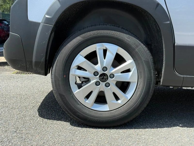 Photo de la voiture PEUGEOT RIFTER Standard BlueHDi 130 S&S EAT8 Allure