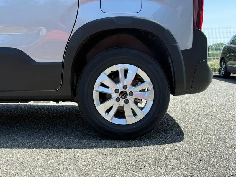 Photo de la voiture PEUGEOT RIFTER Standard BlueHDi 130 S&S EAT8 Allure