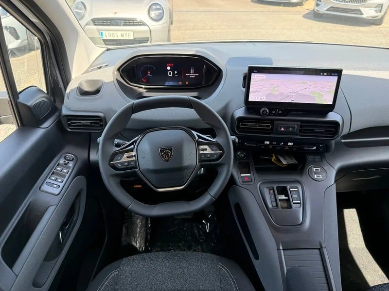 Photo de la voiture PEUGEOT RIFTER Standard BlueHDi 130 S&S EAT8 Allure
