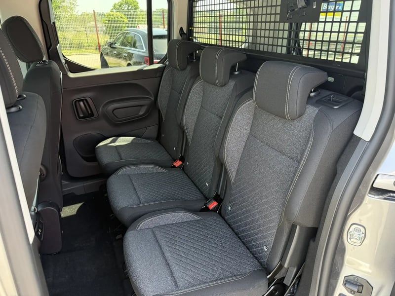 Photo de la voiture PEUGEOT RIFTER Standard BlueHDi 130 S&S EAT8 Allure