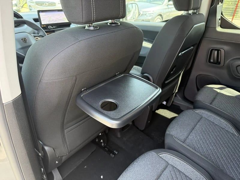 Photo de la voiture PEUGEOT RIFTER Standard BlueHDi 130 S&S EAT8 Allure