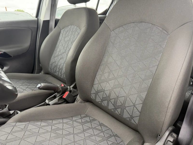 Photo de la voiture OPEL CORSA 1.4 90 ch Design 120 ans