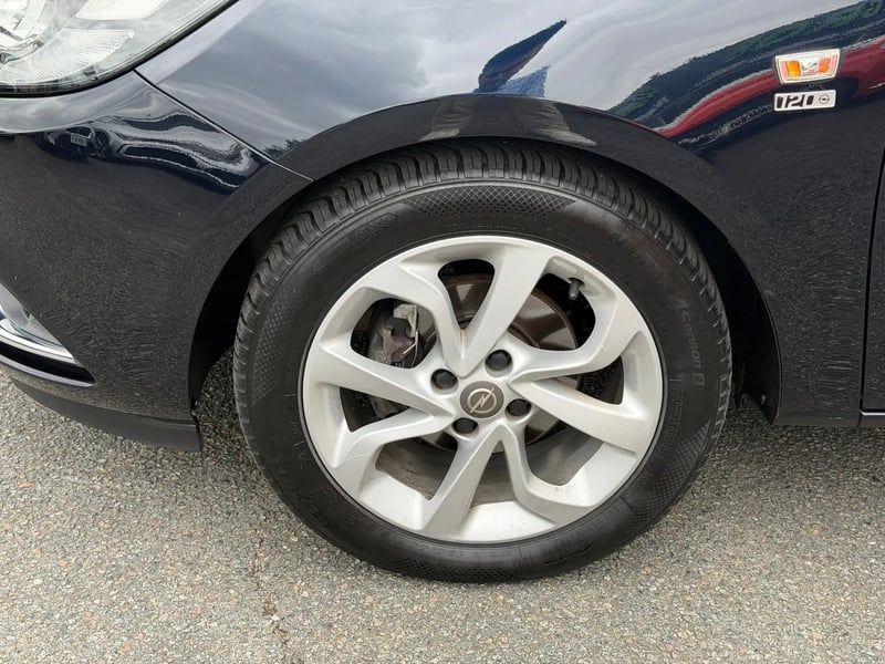 Photo de la voiture OPEL CORSA 1.4 90 ch Design 120 ans