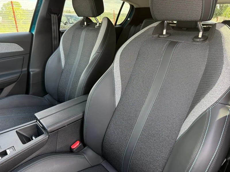 Photo de la voiture PEUGEOT 308 BlueHDi 130ch S&S EAT8 Allure