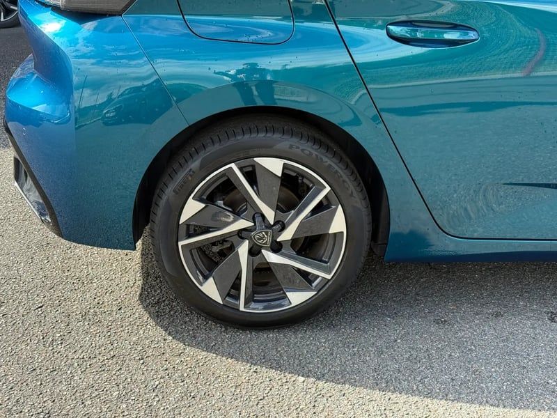 Photo de la voiture PEUGEOT 308 BlueHDi 130ch S&S EAT8 Allure