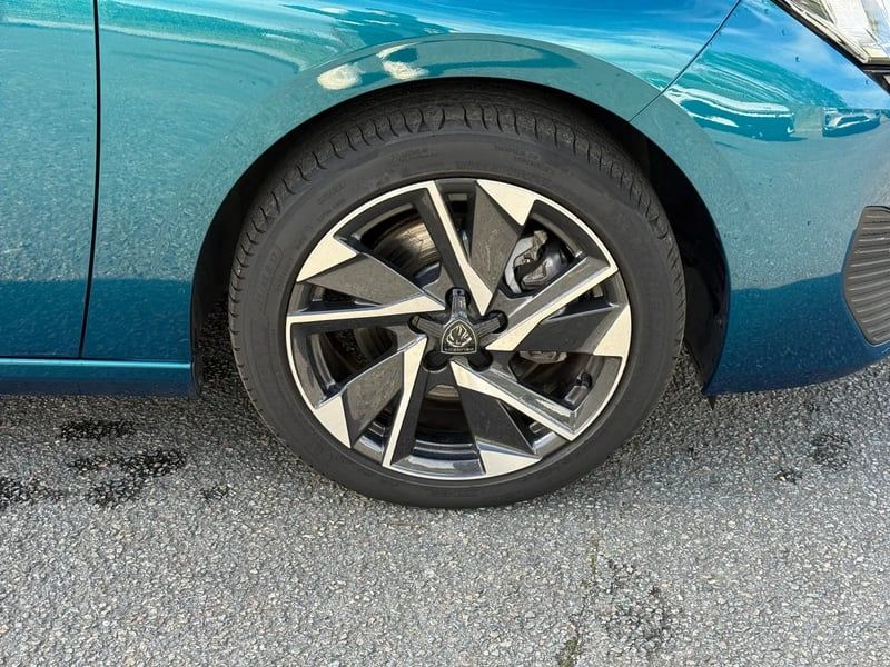 Photo de la voiture PEUGEOT 308 BlueHDi 130ch S&S EAT8 Allure