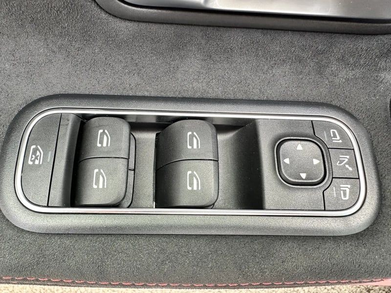 Photo de la voiture MERCEDES CLASSE A BERLINE 200 7G-DCT AMG Line