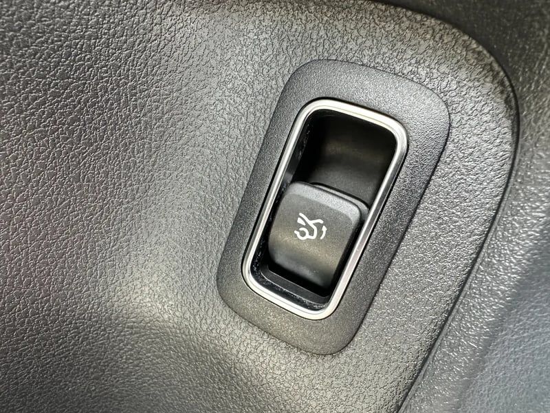 Photo de la voiture MERCEDES CLASSE A BERLINE 200 7G-DCT AMG Line