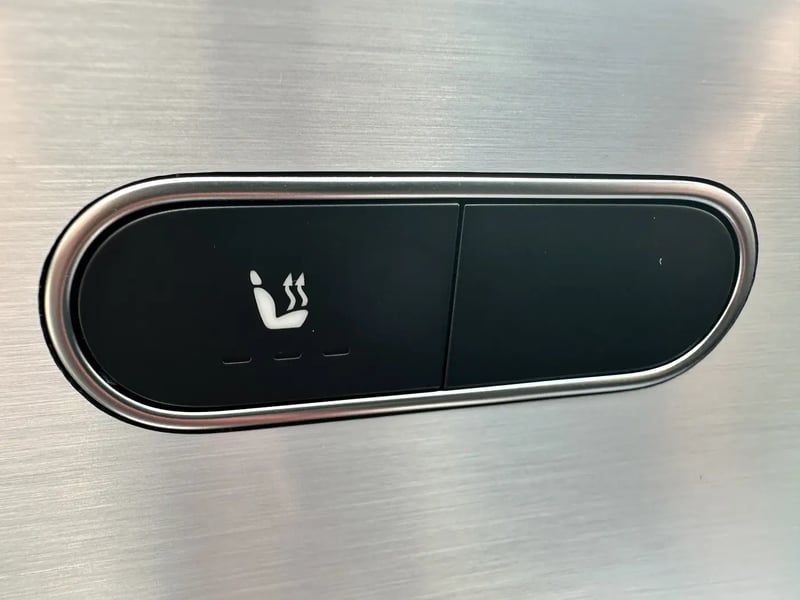 Photo de la voiture MERCEDES CLASSE A BERLINE 200 7G-DCT AMG Line