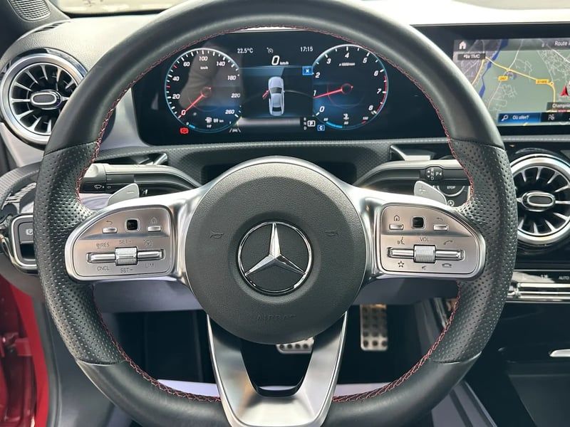 Photo de la voiture MERCEDES CLASSE A BERLINE 200 7G-DCT AMG Line