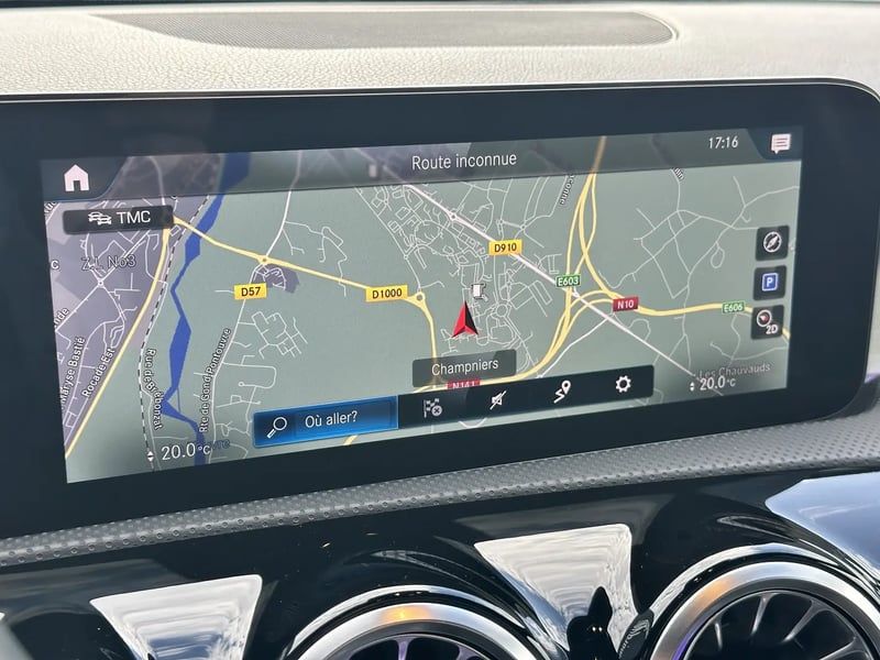 Photo de la voiture MERCEDES CLASSE A BERLINE 200 7G-DCT AMG Line