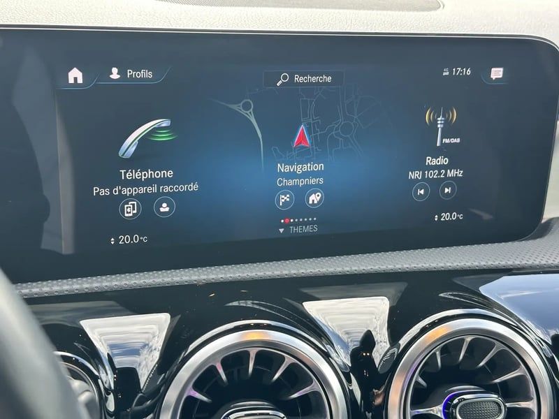 Photo de la voiture MERCEDES CLASSE A BERLINE 200 7G-DCT AMG Line