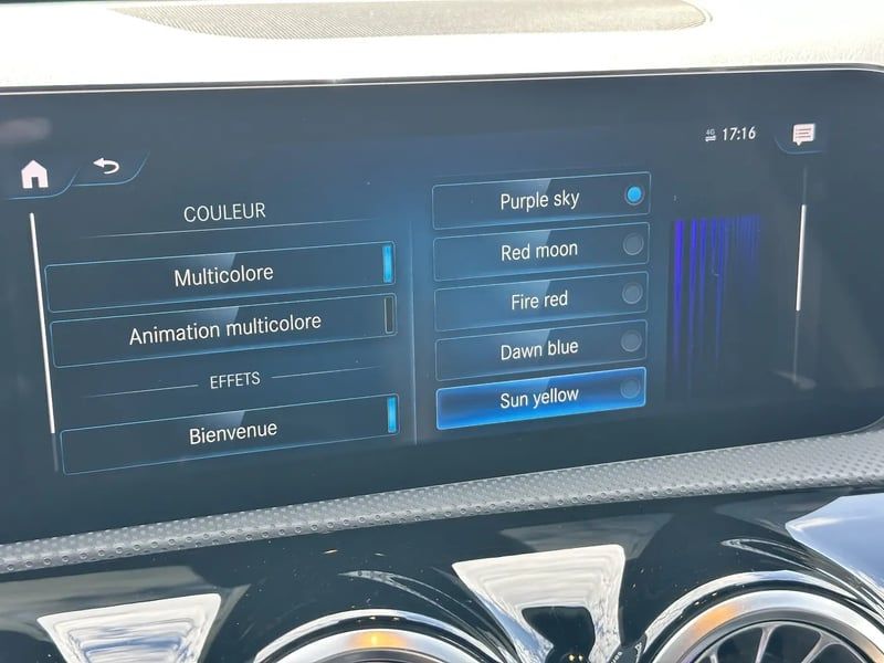 Photo de la voiture MERCEDES CLASSE A BERLINE 200 7G-DCT AMG Line