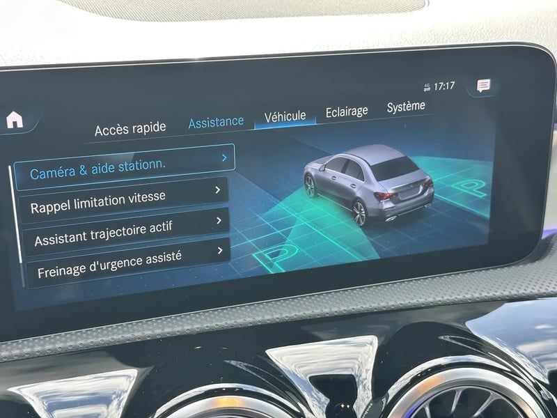 Photo de la voiture MERCEDES CLASSE A BERLINE 200 7G-DCT AMG Line