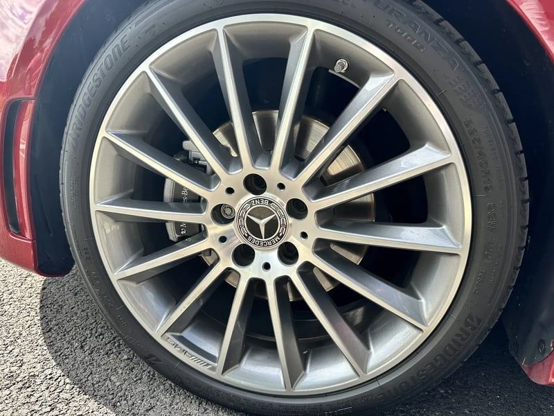 Photo de la voiture MERCEDES CLASSE A BERLINE 200 7G-DCT AMG Line