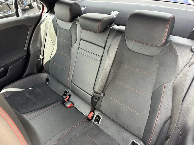 Photo de la voiture MERCEDES CLASSE A BERLINE 200 7G-DCT AMG Line