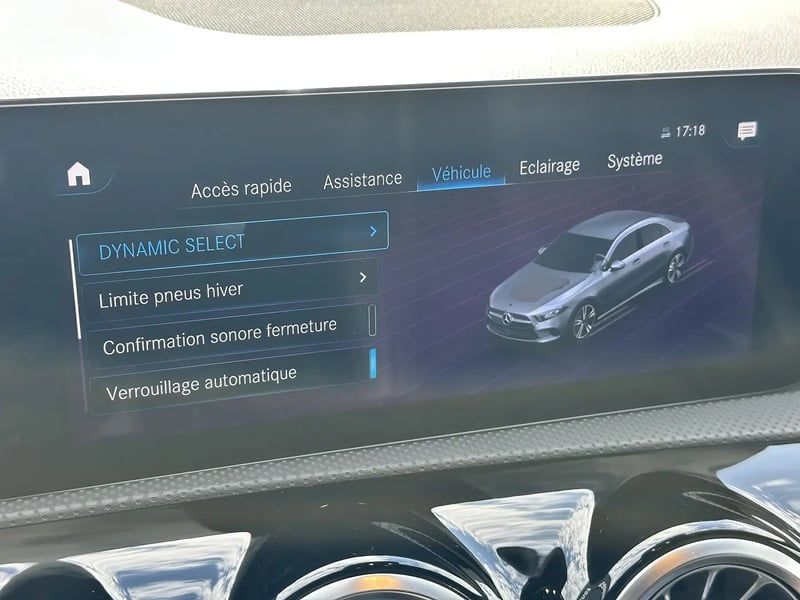 Photo de la voiture MERCEDES CLASSE A BERLINE 200 7G-DCT AMG Line