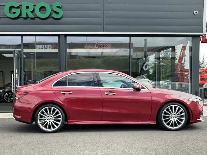 Photo de la voiture MERCEDES CLASSE A BERLINE 200 7G-DCT AMG Line