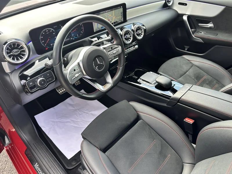 Photo de la voiture MERCEDES CLASSE A BERLINE 200 7G-DCT AMG Line