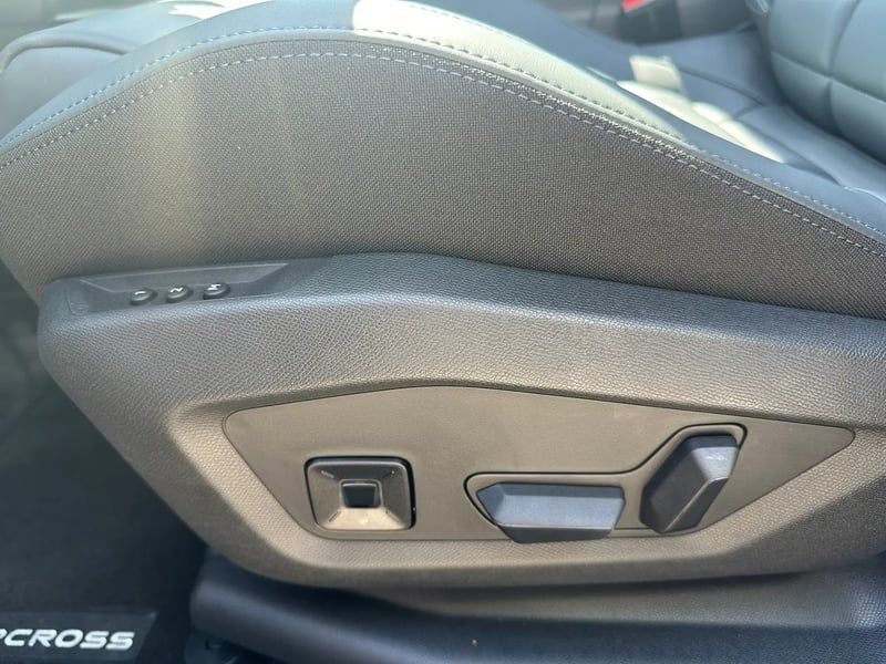 Photo de la voiture CITROEN C5 AIRCROSS HYBRIDE 145 ch e-DCS6 Max