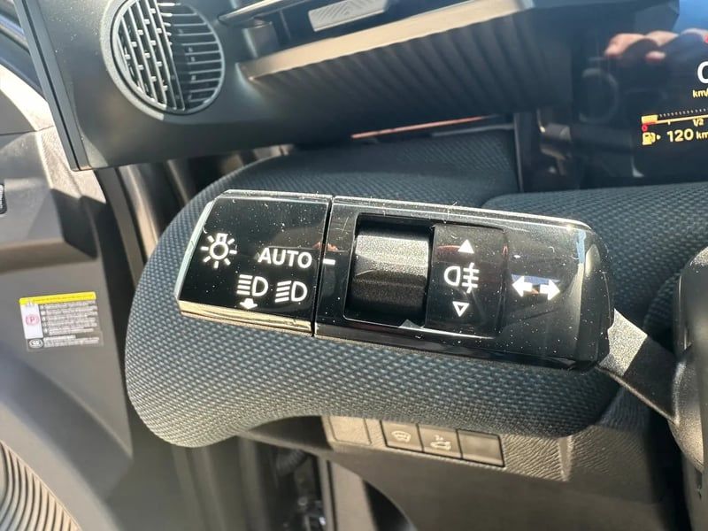 Photo de la voiture CITROEN C5 AIRCROSS HYBRIDE 145 ch e-DCS6 Max