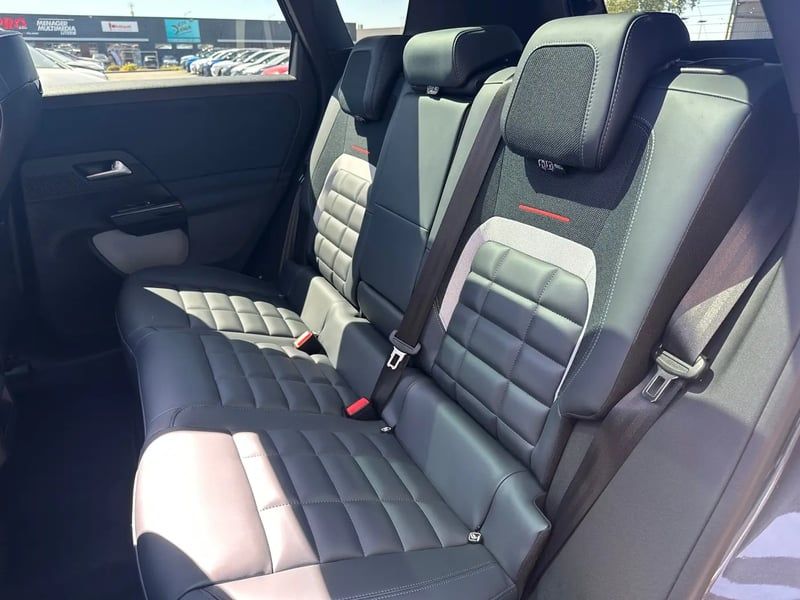 Photo de la voiture CITROEN C5 AIRCROSS HYBRIDE 145 ch e-DCS6 Max