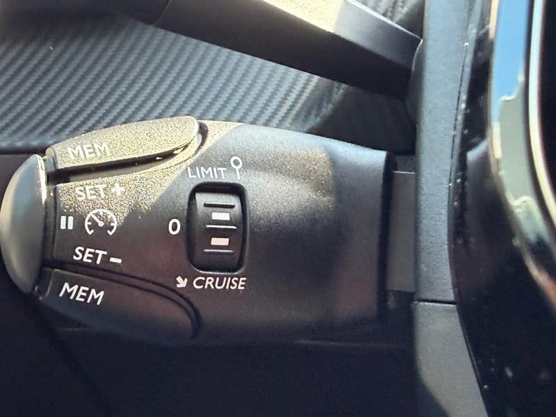 Photo de la voiture PEUGEOT 208 100 S&S BVM6 Allure