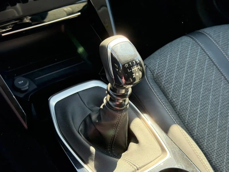 Photo de la voiture PEUGEOT 208 100 S&S BVM6 Allure