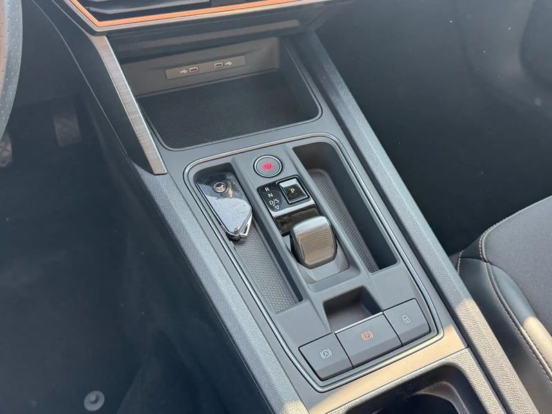 Photo de la voiture CUPRA LEON 1.5 eTSI 150 ch DSG7 V