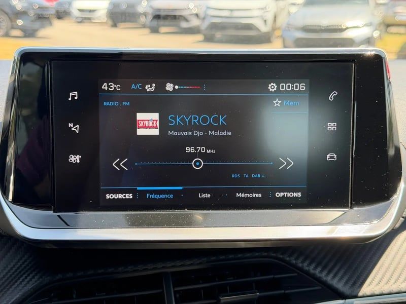 Photo de la voiture PEUGEOT 208 PureTech 100 S&S BVM6 Active Pack