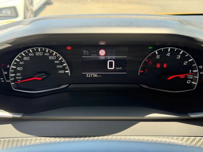 Photo de la voiture PEUGEOT 208 PureTech 100 S&S BVM6 Active Pack