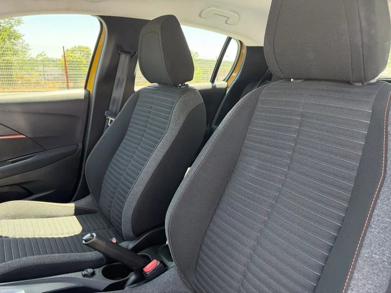 Photo de la voiture PEUGEOT 208 PureTech 100 S&S BVM6 Active Pack